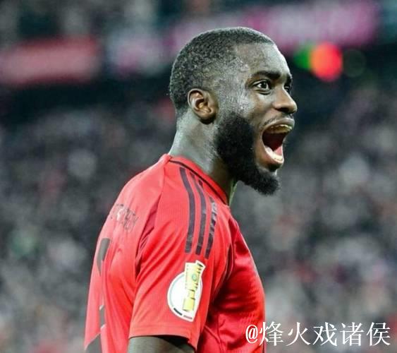 拜仁中卫开出2000万年薪+2000万签字费要求,皇马巴黎愿答应 拜仁中卫开出2000万年薪+2000万签字费要求,皇马巴黎愿答应