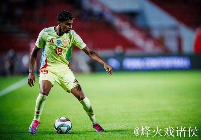 科贝:莱万连续两轮西甲未获出场机会,心生不满 科贝:莱万连续两轮西甲未获出场机会,心生不满